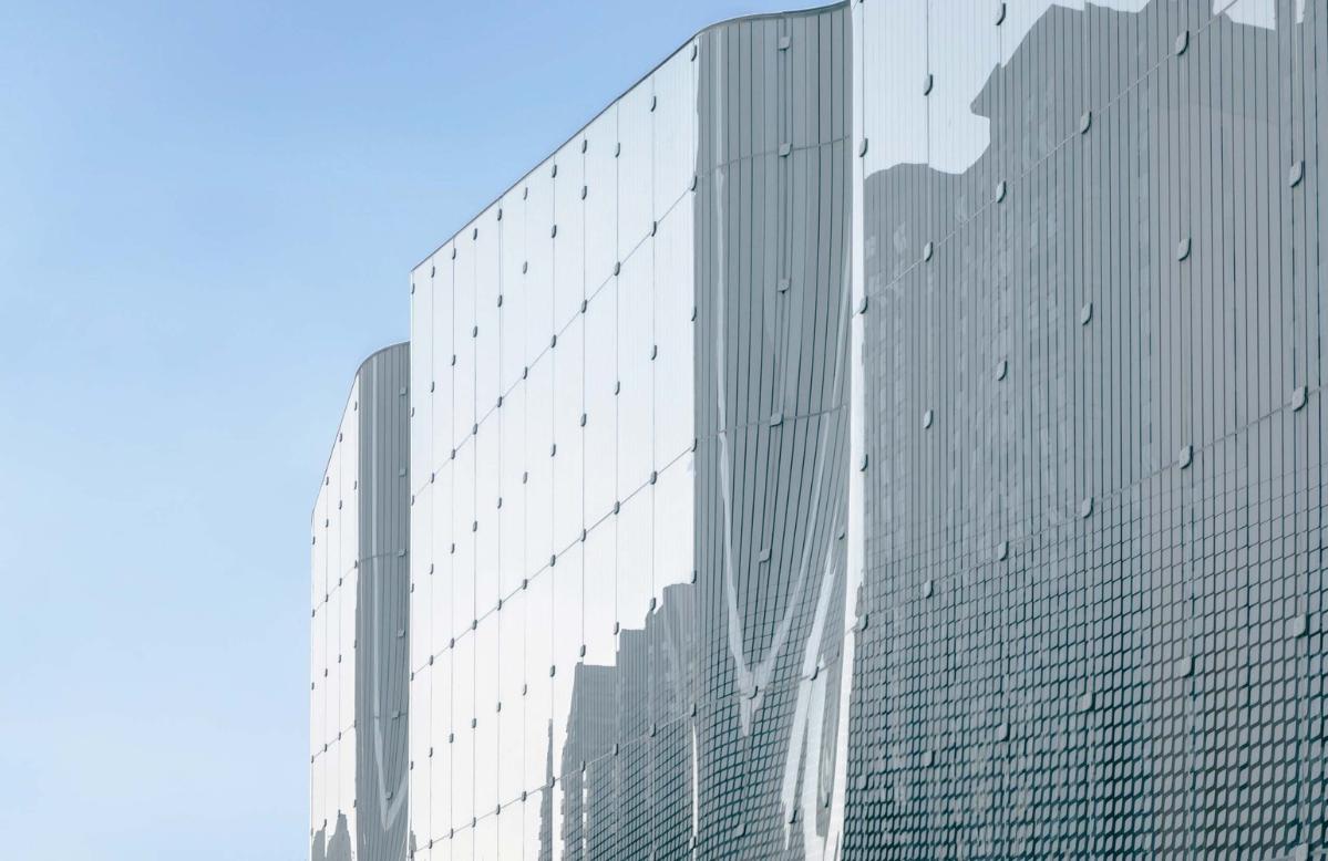 幕墻上的菱形圖案遠看呈現(xiàn)出鱗片的質(zhì)感，_The_diamond_patterns_on_the_curtain_wall_are_an_Imitation_of_butterfly_wing_scales_?張全.jpg